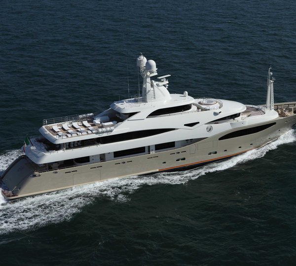 Yacht LIGHT HOLIC, CRN CHARTERWORLD Luxury Superyacht Charters